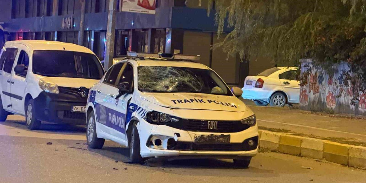 Iğdır’da motosiklet ile polis aracı çarpıştı: 2 ağır yaralı