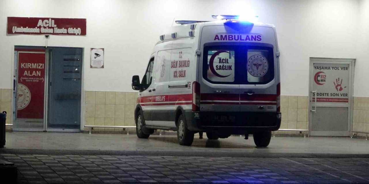 Otomobil ile çapa motoru çarpıştı: 1’i ağır 3 yaralı