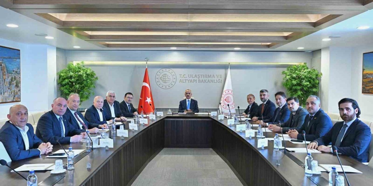 Bakan Uraloğlu ile ulaşım zirvesinde bir araya geldiler