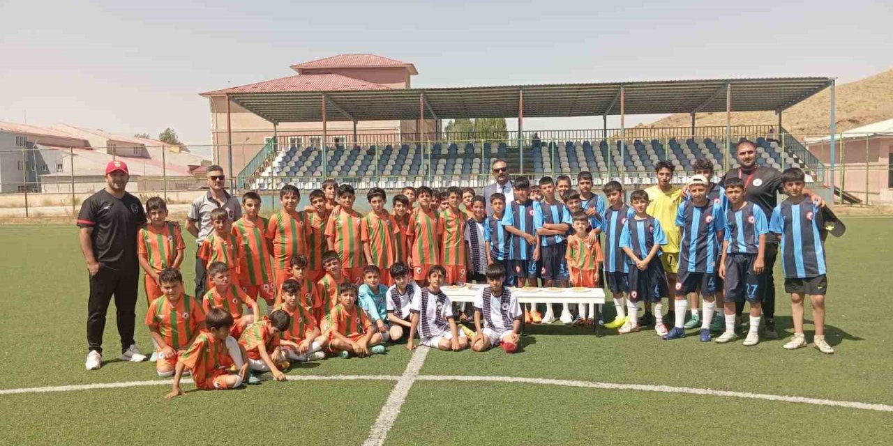 Müdür Aksoy’dan minik sporculara ziyaret