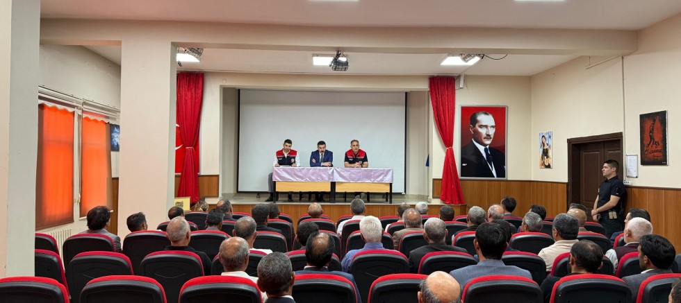 Arpaçay'da Muhtarlara Tarımsal Bilgilendirme Toplantısı Düzenlendi