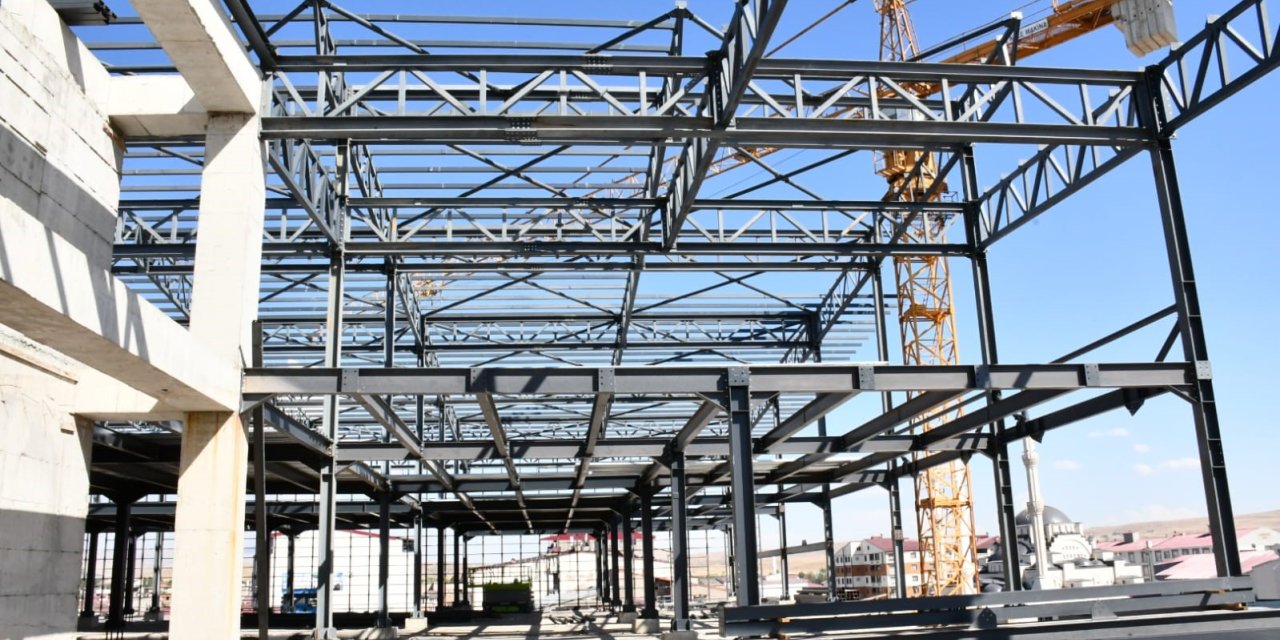 Patnos AVM’de çalışmalar hızlandı