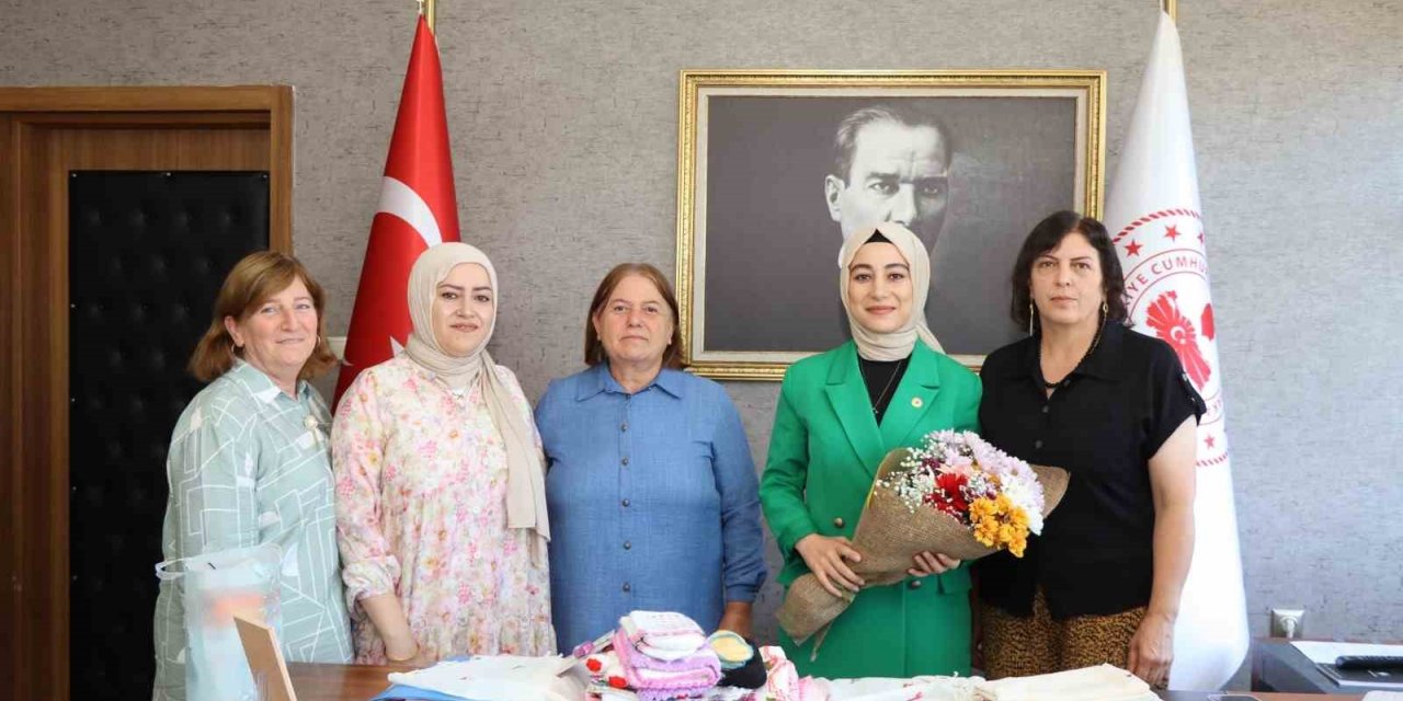 Kaymakam hanıma, mahalleliden anlamlı ziyaret