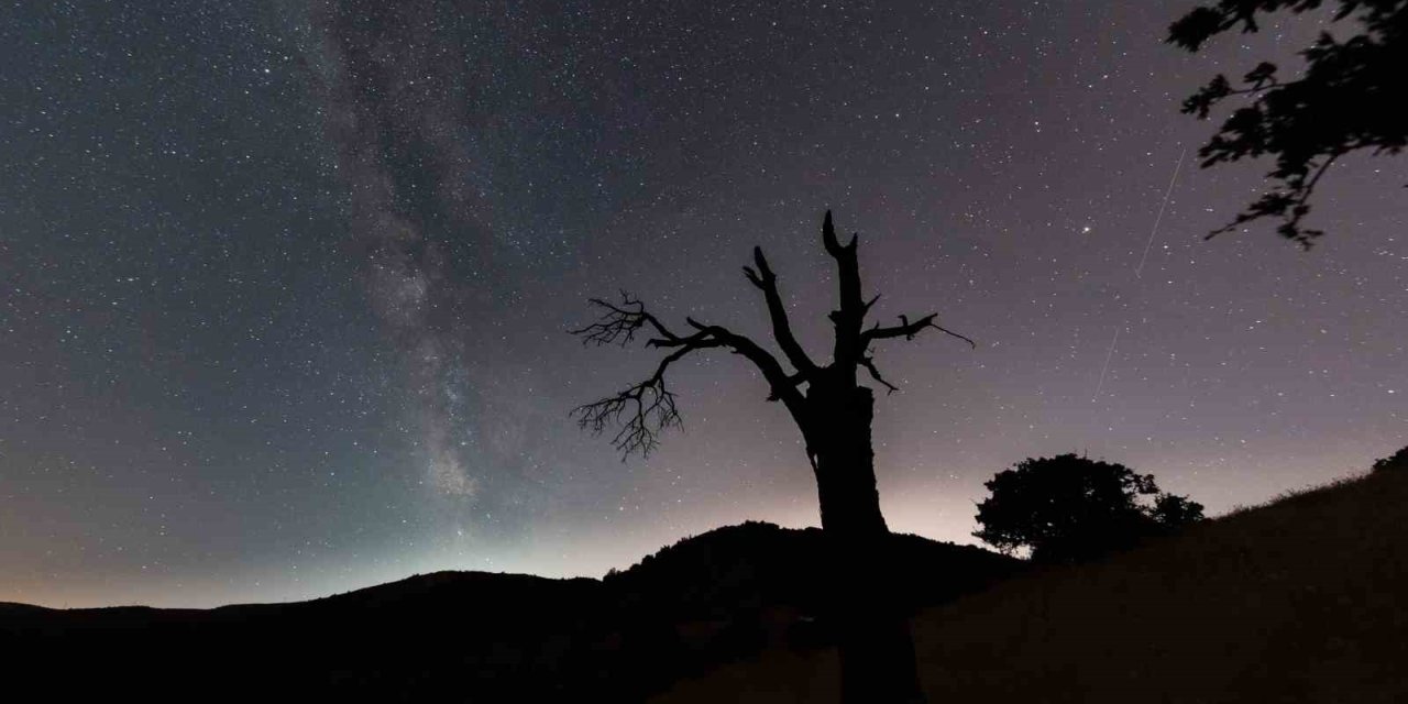Sağlık çalışanı, 4 bin yıllık Harput’ta meteor yağmurunu fotoğrafladı