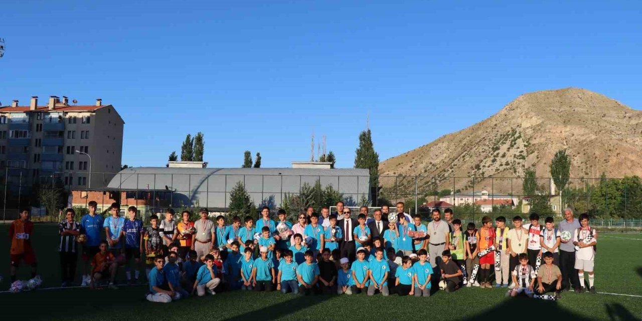 Oltu’da Yaz Kur’an Kursları Futbol Turnuvası sona erdi