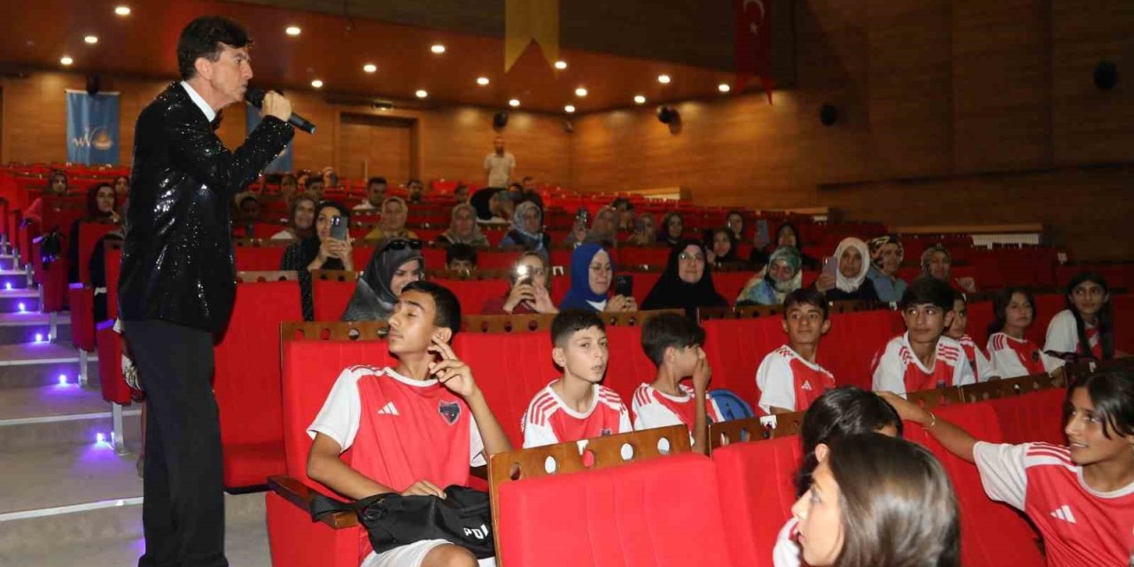 Van Büyükşehir Belediyesi ‘Meddah’lık geleneğini sürdürüyor