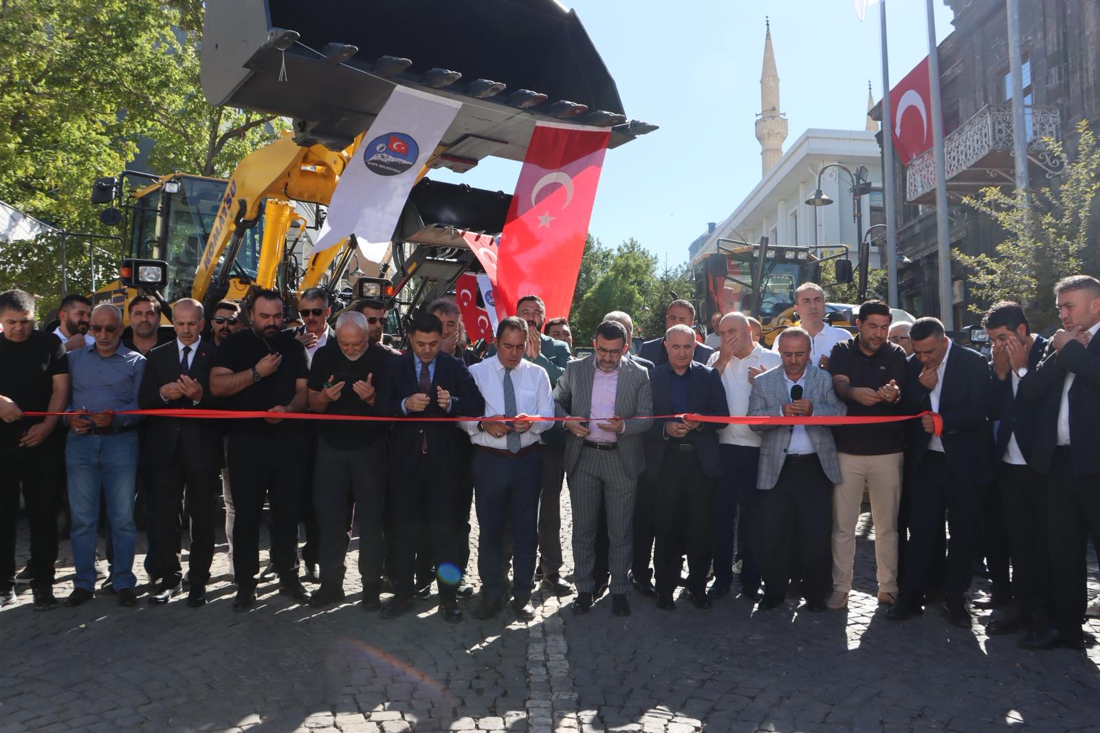 Kars’ta 15 yeni iş makinesi törenle hizmete girdi