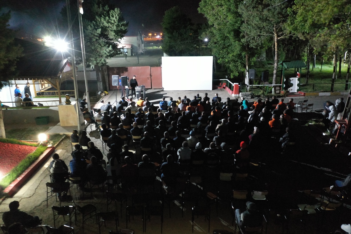 Kars'ta hükümlüler için açık hava sineması