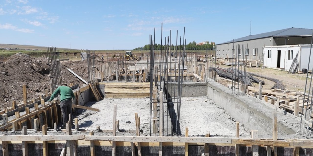 Başkan Demir’den yapımı süren Galericiler sitesi için müjde