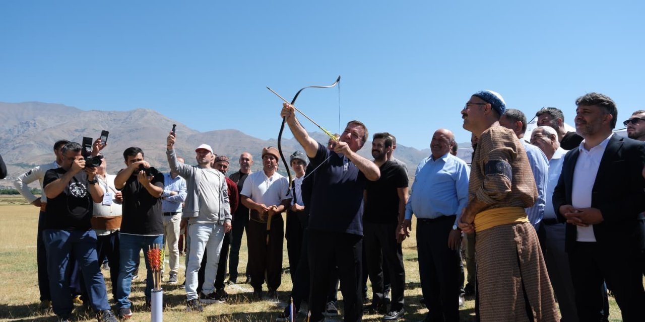 Mengücek Melik Gazi Menzil Okçuluğu müsabakaları başladı