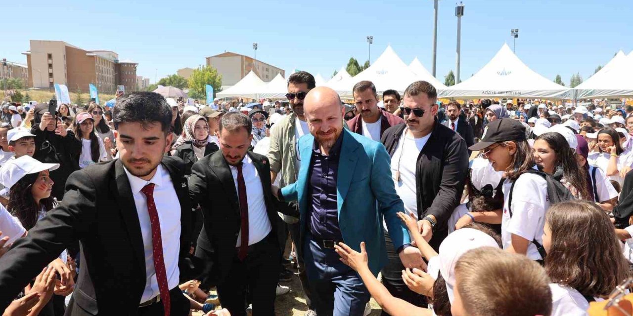 TÜGVA Yüksek İstişare Kurulu Üyesi Bilal Erdoğan, TÜGVA Yaz okulunu kapanış törenine katıldı