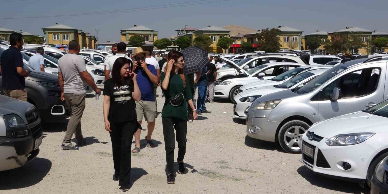Van’da ikinci el açık oto pazarında durgunluk sürüyor