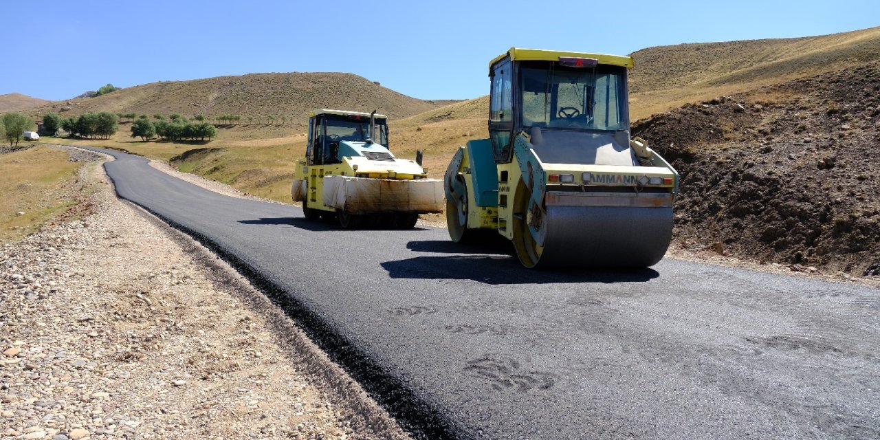 Taşlıçay’da asfalt serim çalışmaları tamamlandı