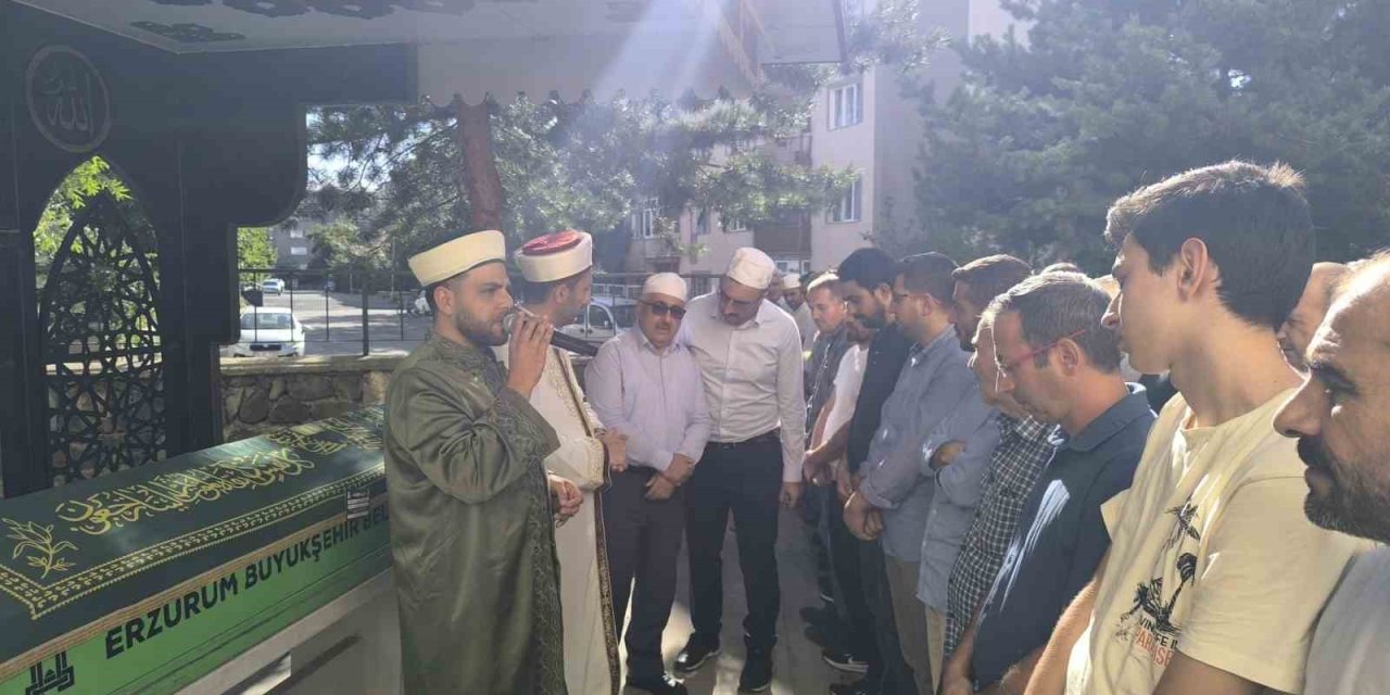 Turgut Güzel dualarla uğurlandı