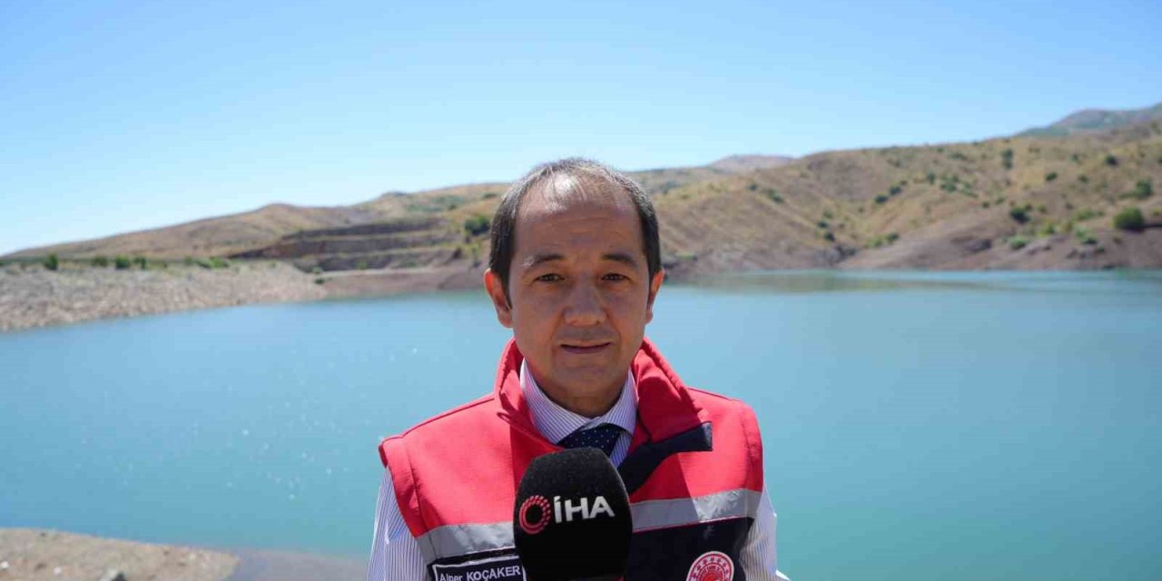 Erzincan’da Göyne Barajına 200 bin yavru sazan balığı bırakıldı