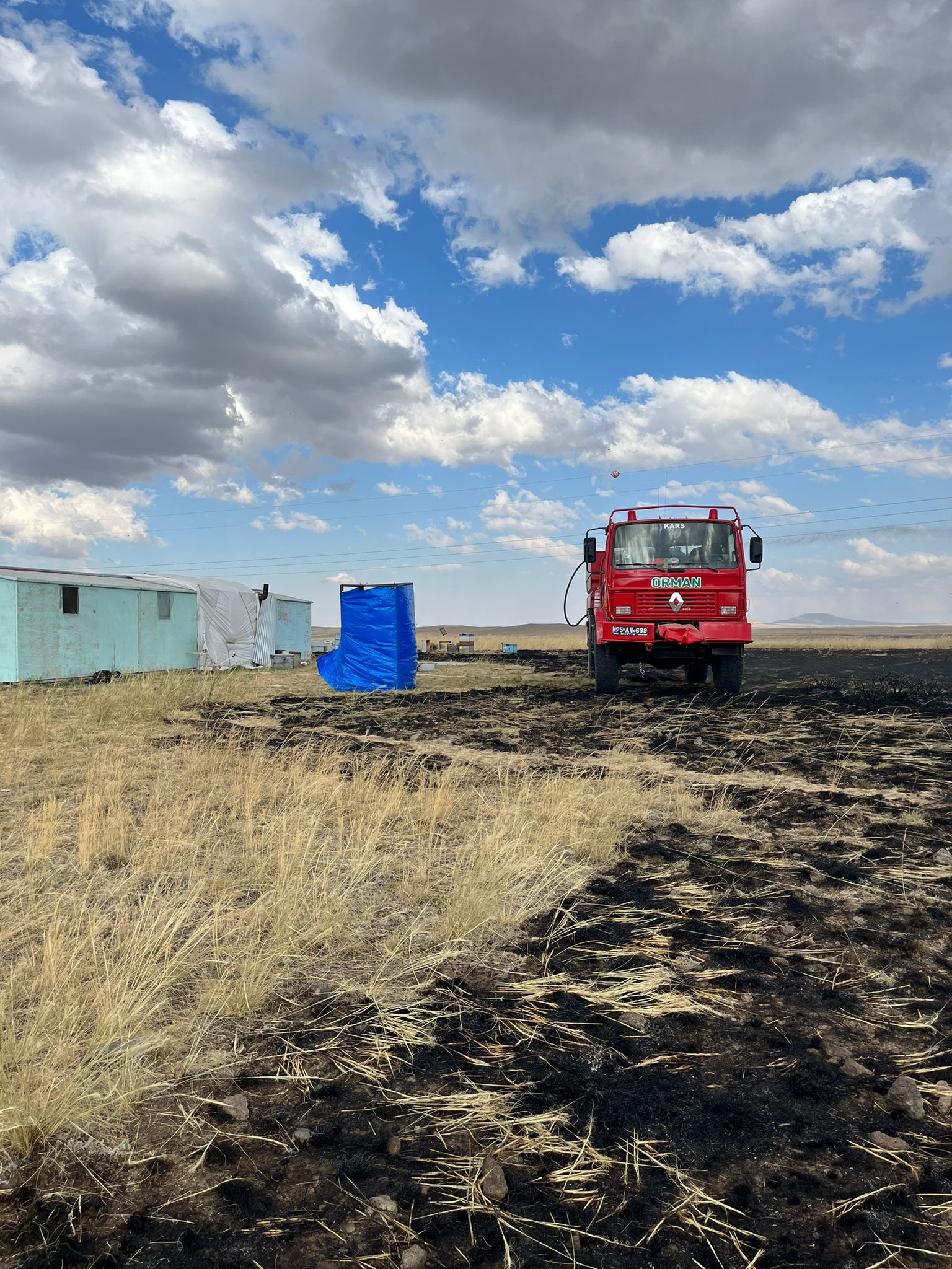 Kars anız yangını korkuttu