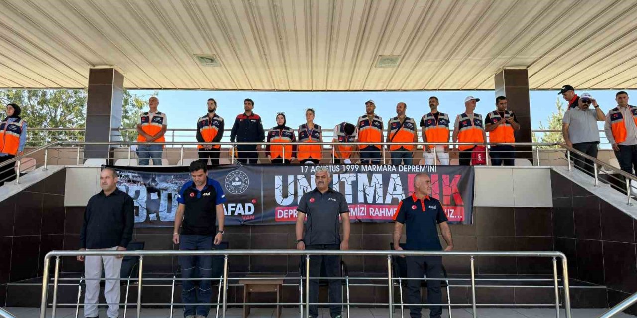 Marmara depreminde hayatını kaybedenler Van’da anıldı