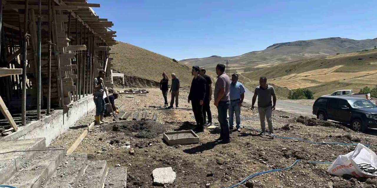 Susuz Kaymakamı hem köyleri tanıyor, hem sorunları çözüyor