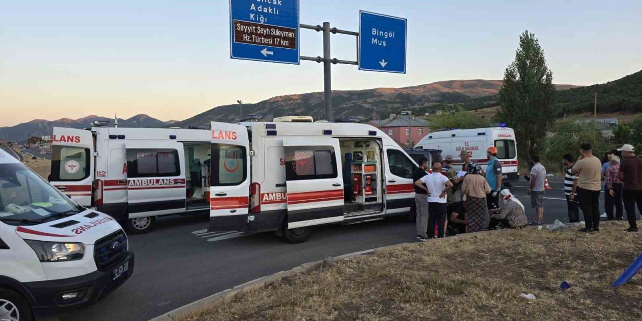 Bingöl’de trafik kazası: 11 yaralı