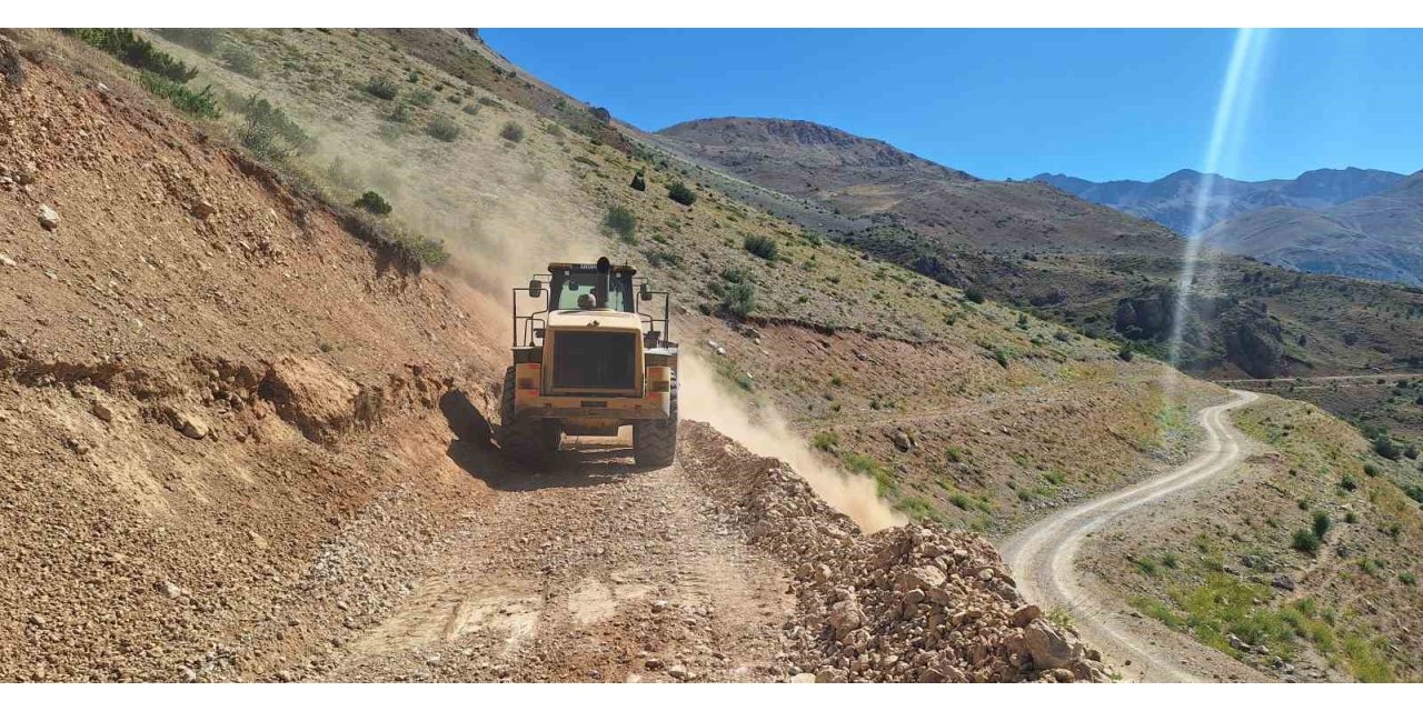 Yaylada üretilen tonlarca Tulum Peyniri at sırtında değil yeni yapılan yolla şehre ulaştırılacak