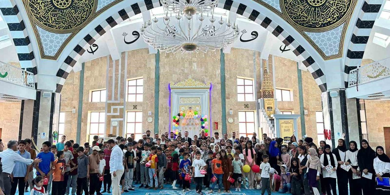 Çaldıran’da Yaz Kur’an Kursları sona erdi: Başarılı öğrencilere ödüllerini kaymakam ve müftü takdim etti