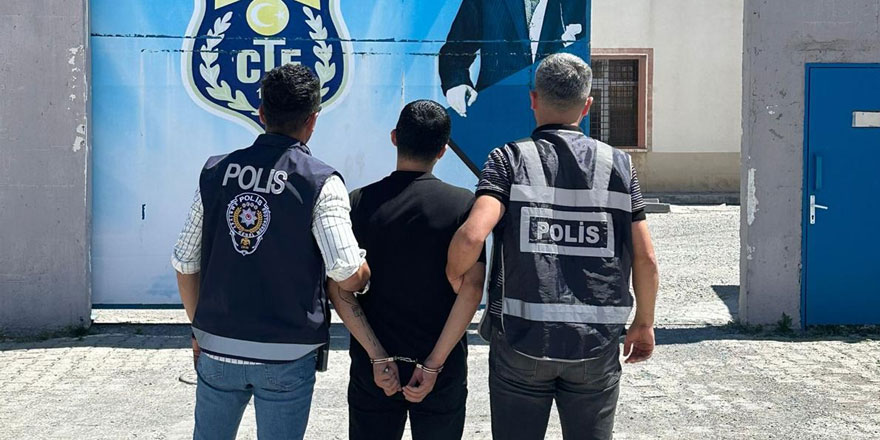 Gürcistan'a kaçmak için Kars’a gelen aranan şahıs sahte kimlikle yakalandı