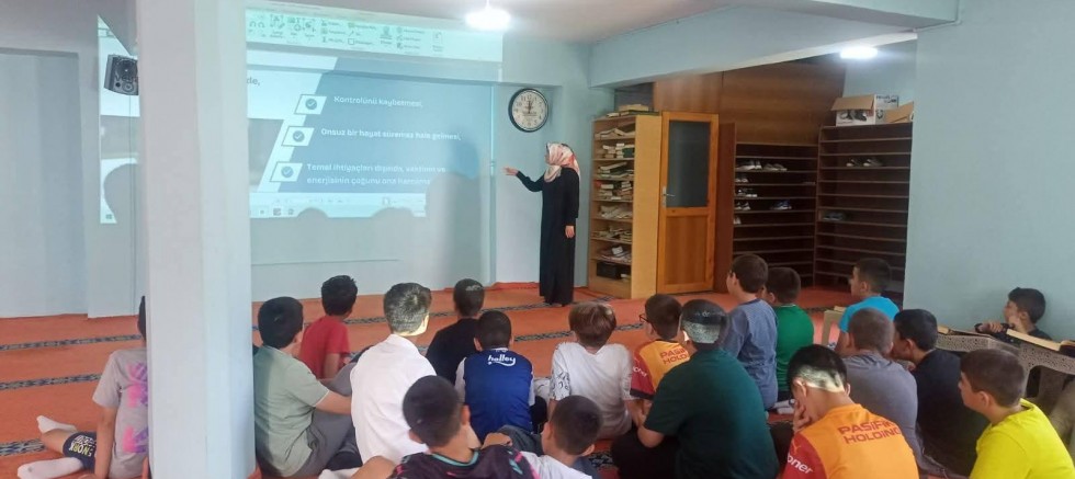 Kur’an kurslarında bağımlılıkla mücadele seminerleri düzenlendi