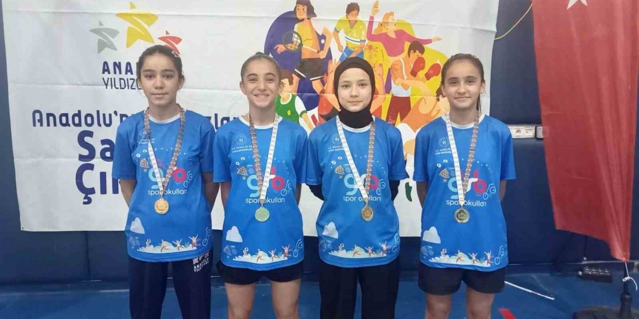 Elazığ badminton takımı büyük başarıya imza attı