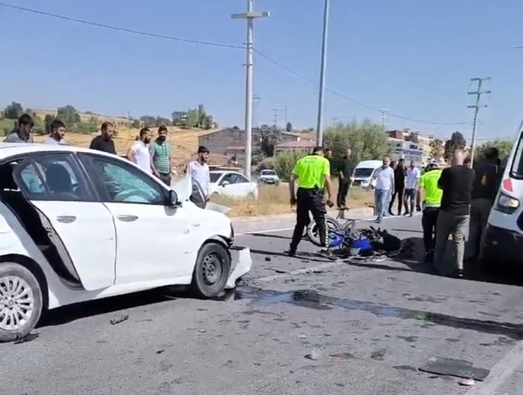 Bitlis’te feci kaza: Motosiklet sürücüsü baba ve oğlu hayatını kaybetti