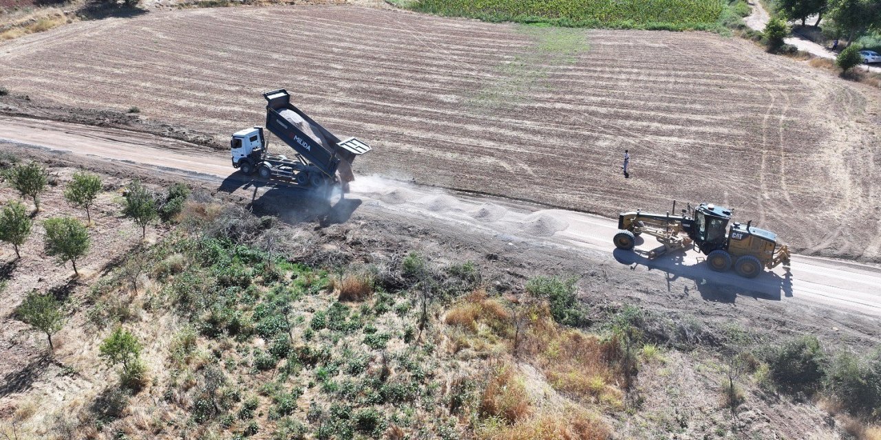 Yeşilyurt’ta kırsal yollar sathi asfaltla buluşuyor