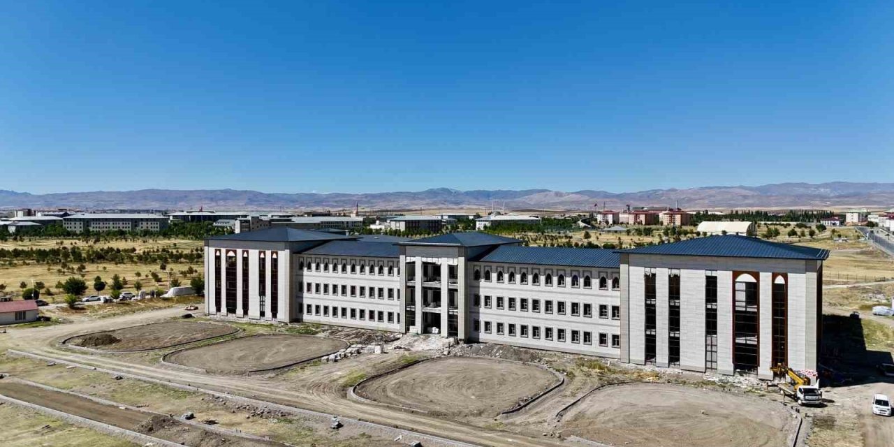 Tıp Fakültesi binasıyla Ağrı sağlıkta bölgesel güç kazanacak