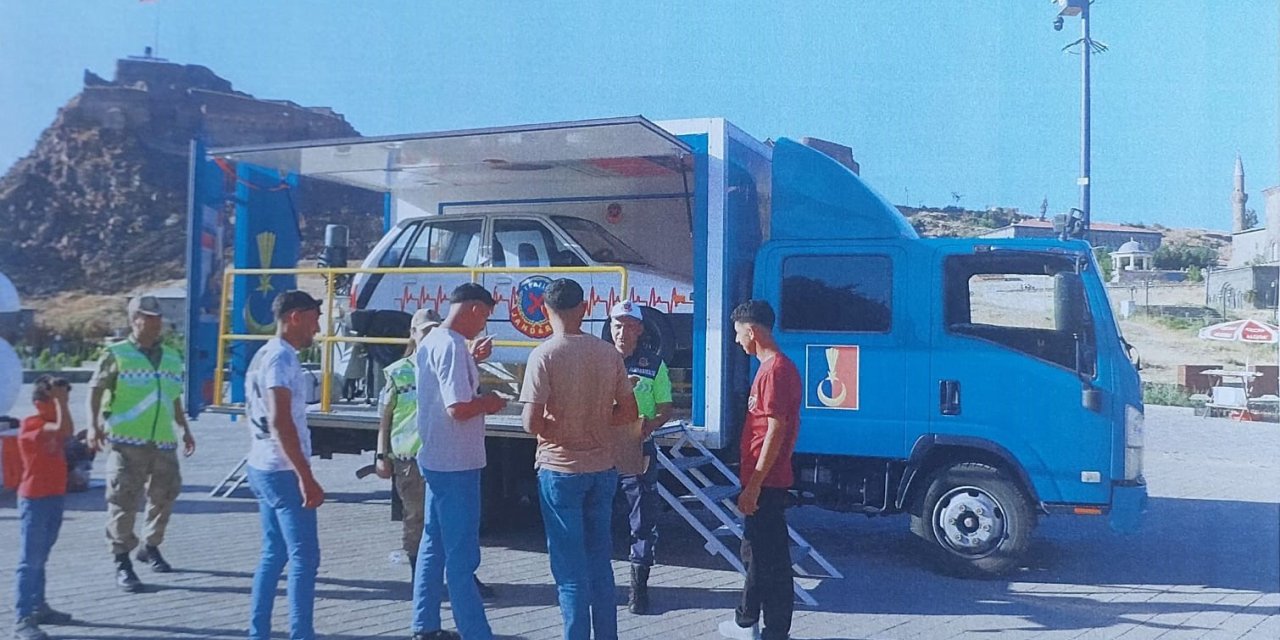 Kars’ta jandarmadan simülasyonlu emniyet kemeri uygulaması