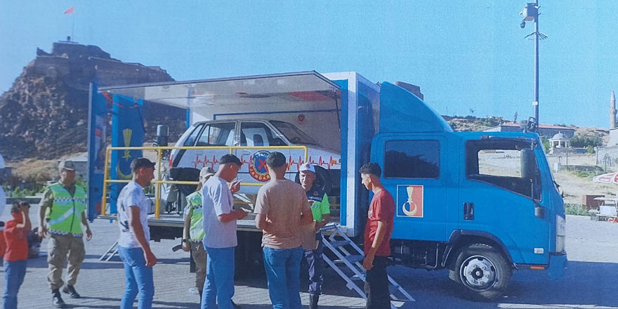 Jandarmadan emniyet kemeri farkındalık etkinliği