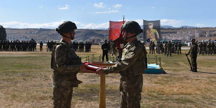 Kars'ta Kışlada Sancak Devir Teslimi