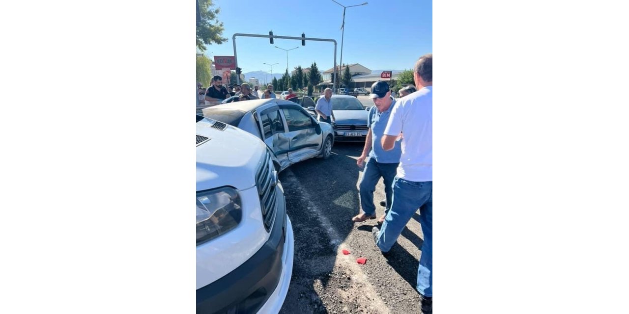 Elazığ’da zincirleme trafik kazası: 1 yaralı