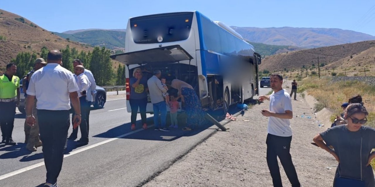 Erzincan’da otobüs yoldan çıktı: 1 yaralı