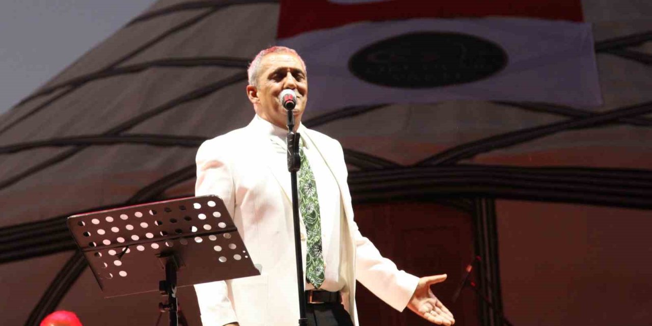 Ahlat’ta konser veren Yavuz Bingöl, Gazze’deki zulme dikkat çekti