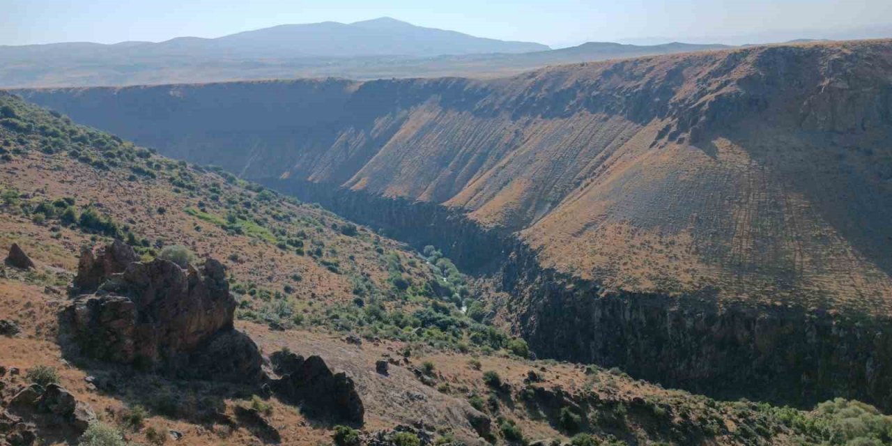 Usta fotoğrafçıdan hayran bıraktıran Erciş Deliçay kanyonu görüntüsü