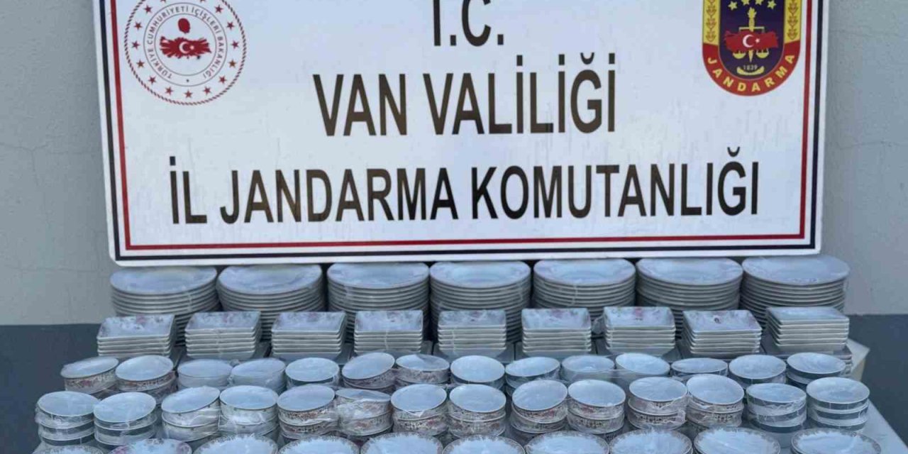 Van’da çok sayıda gümrük kaçağı malzeme ele geçirildi