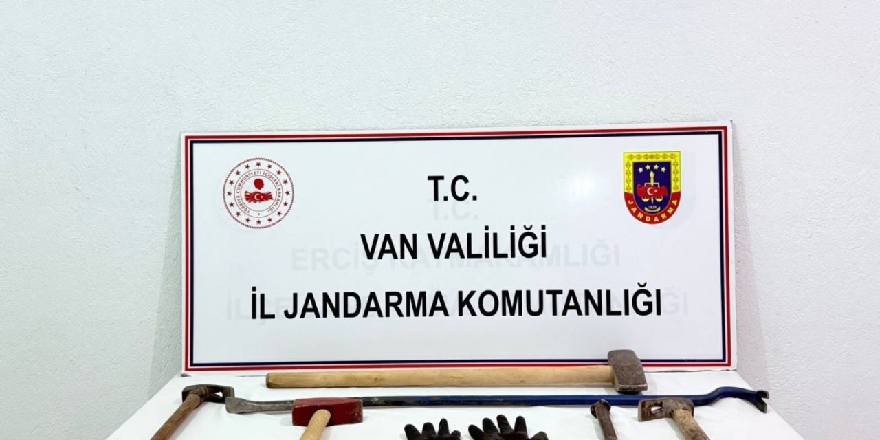Van’da kaçak kazı yapan 3 kişi yakalandı