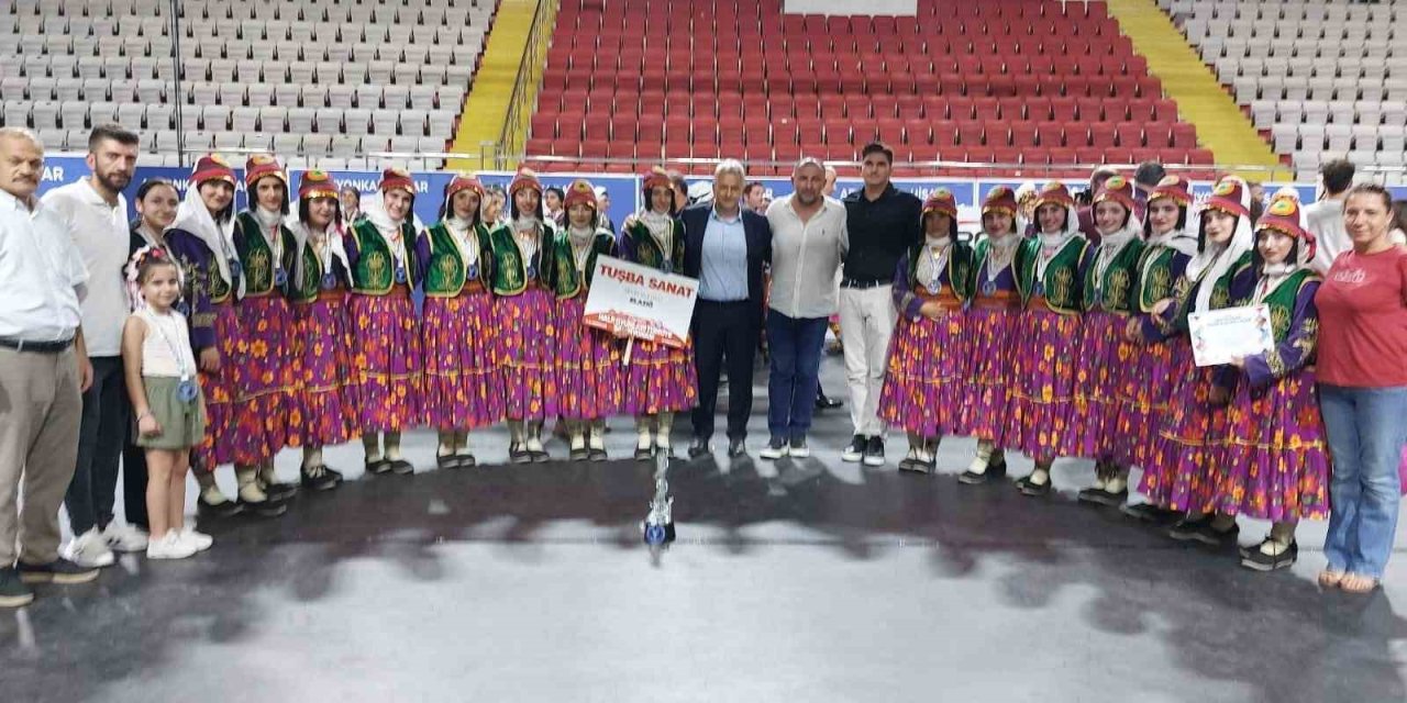 Van Halkoyunları ekibi Türkiye ikincisi oldu