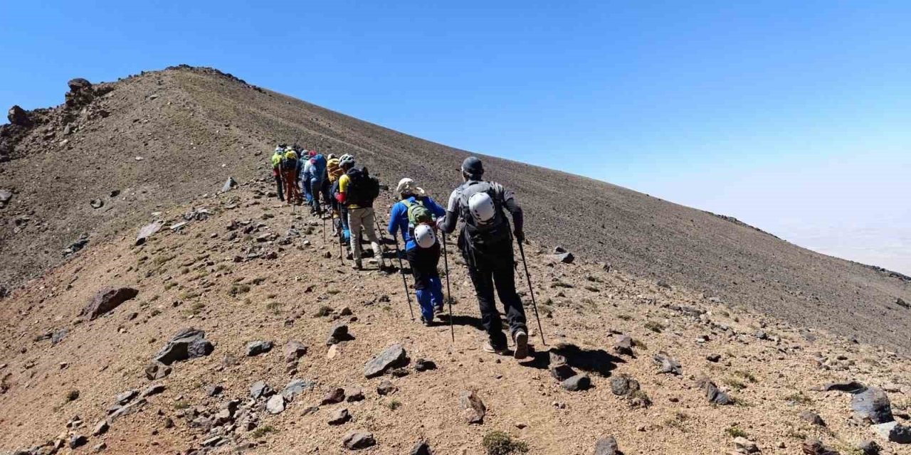 Süphan Dağı’nda Malazgirt zaferi tırmanışı başarıyla tamamlandı
