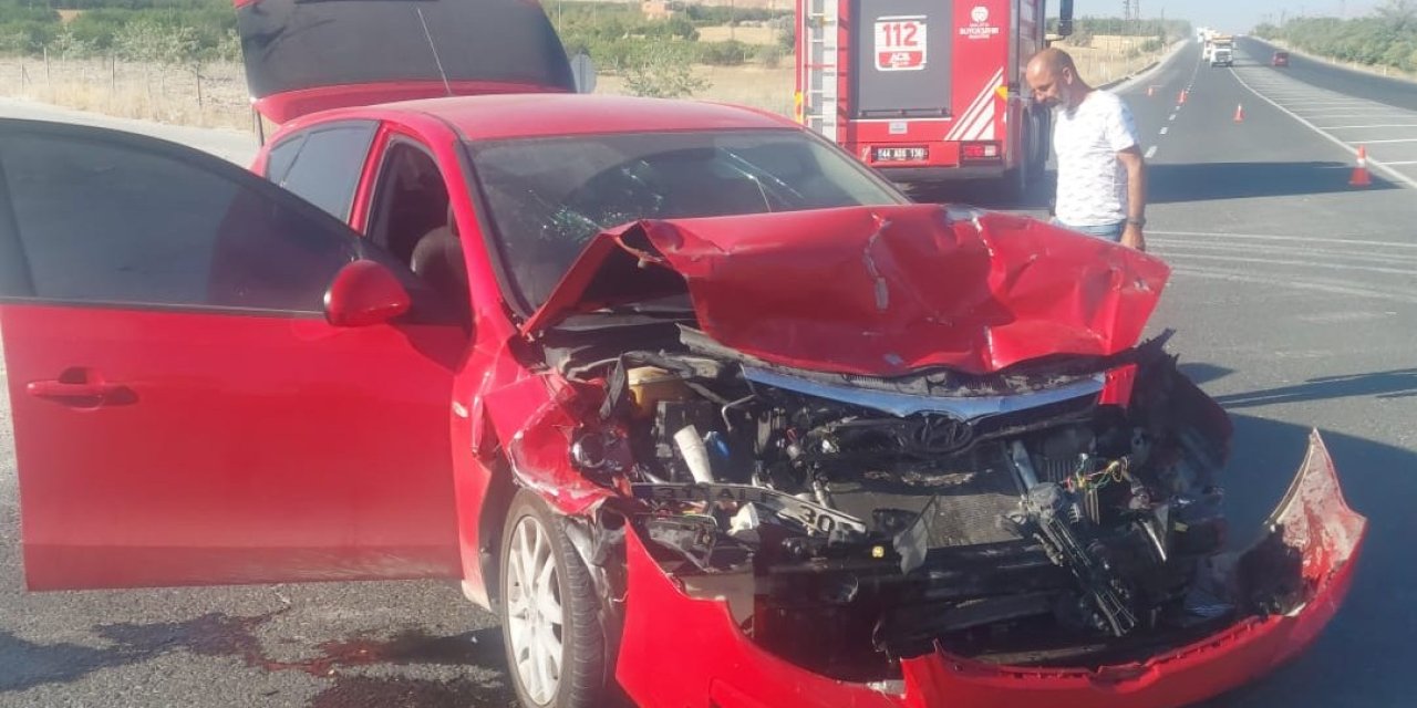 Malatya’da tır ile otomobil çarpıştı: 4 yaralı