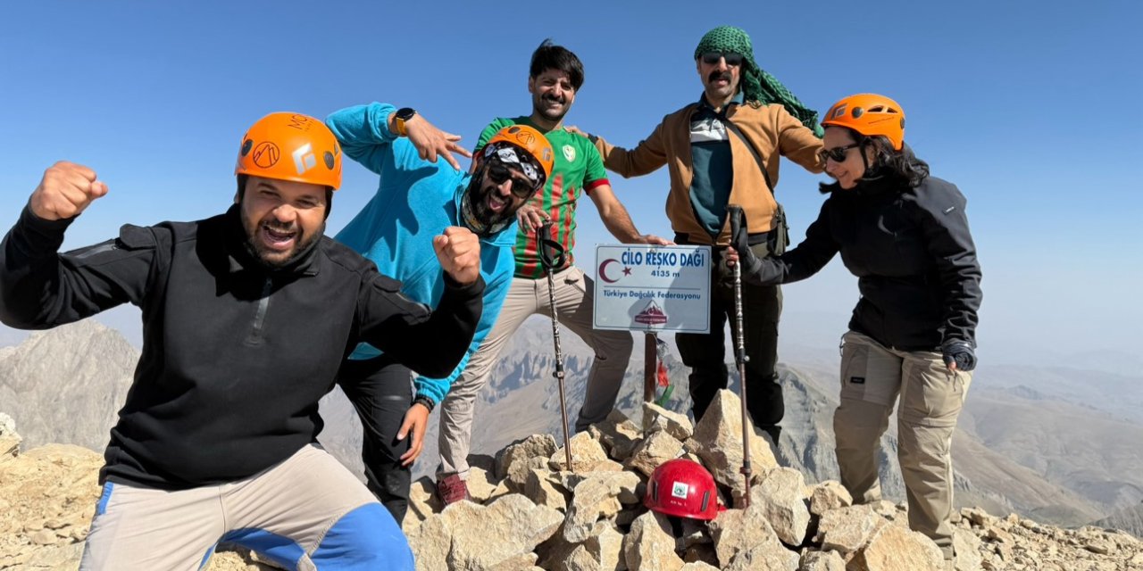 Türkiye’nin ikinci yüksek noktasında nefes kesen zirve tırmanışı