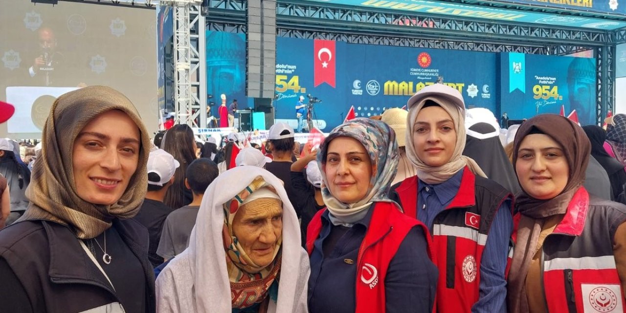 Malazgirt Zaferi’nin 954. yılında Erzurumlu Hüsna teyze dualarıyla tarihe tanıklık etti