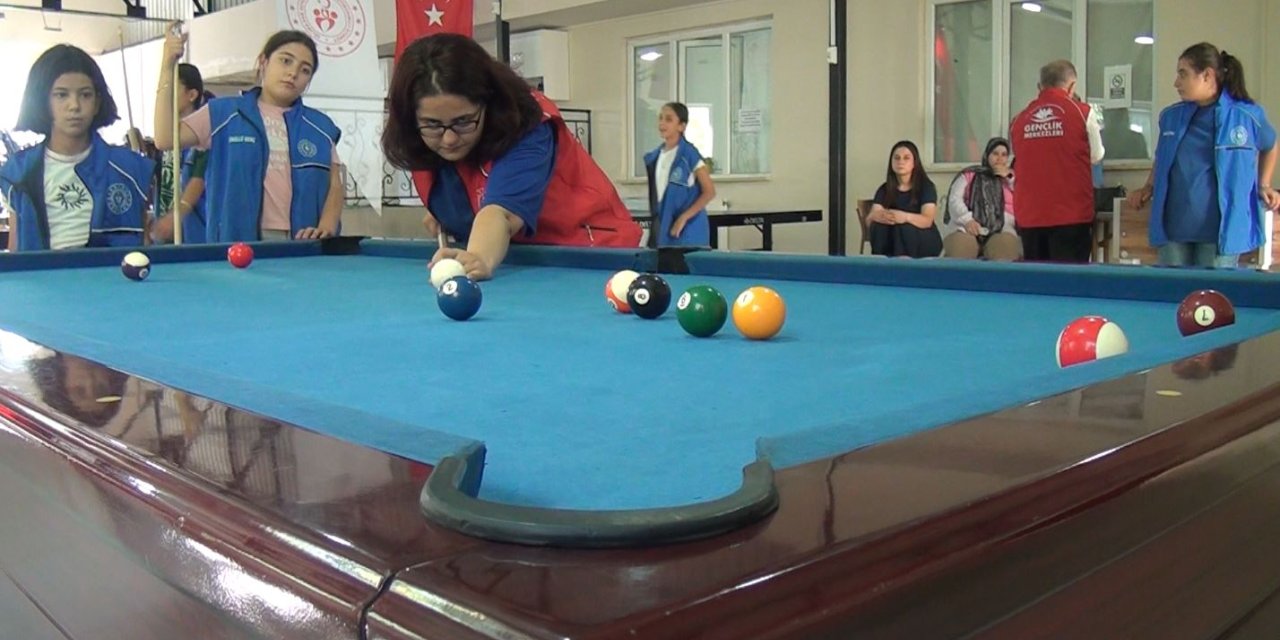 Pütürgeli genç kızlardan bilardo kursuna yoğun ilgi