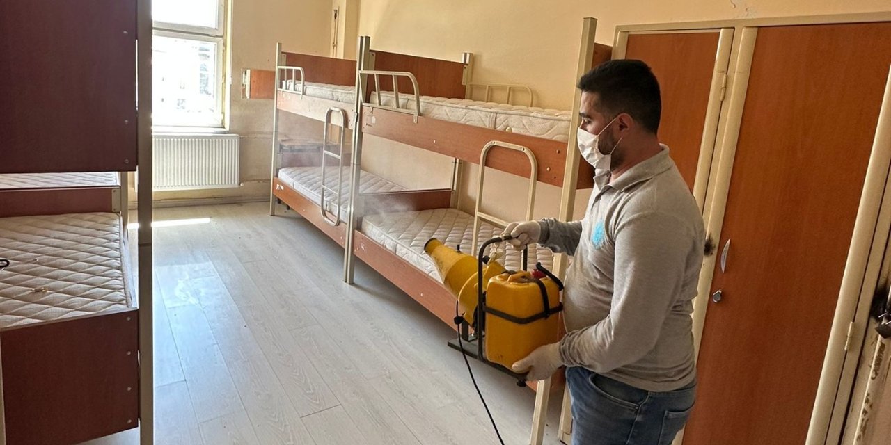 Belediyeden okullarda ilaçlama ve dezenfeksiyon