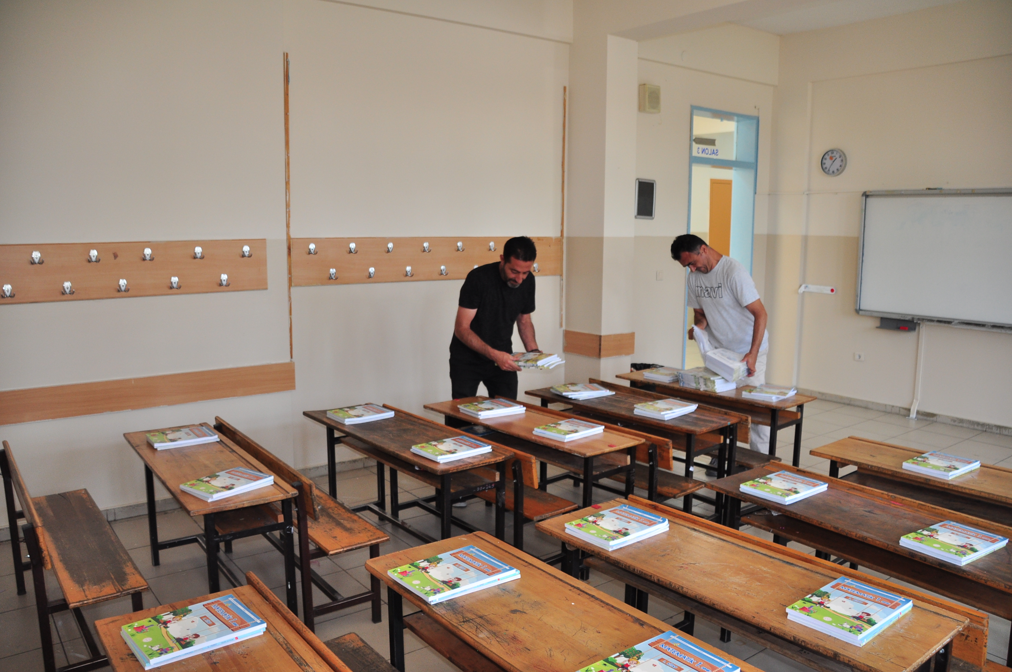 Ücretsiz ders kitapları okul sıralarındaki yerini aldı