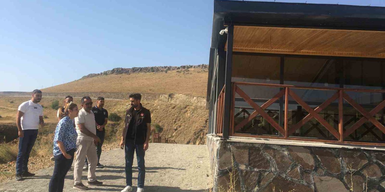 Susuz Şelalesi’nde çevre düzenlemesi yapılıyor