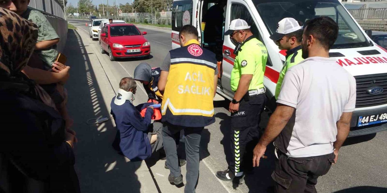 Yolu karıştırarak alt geçide giren yaşlı adama otomobil çarptı